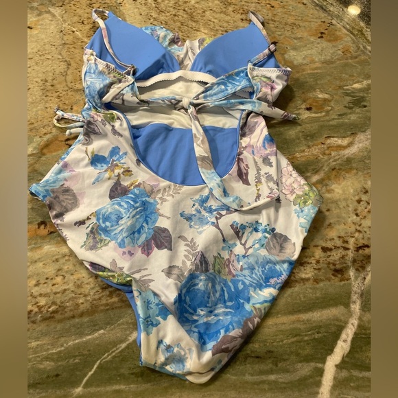 Becca NWOT floral ruffled one-piece swimsuit - medium - Picture 3 of 7